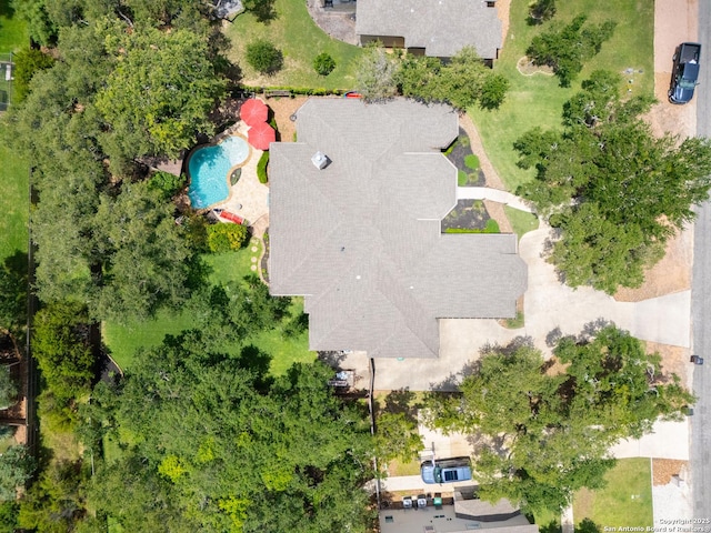 drone / aerial view of a pool