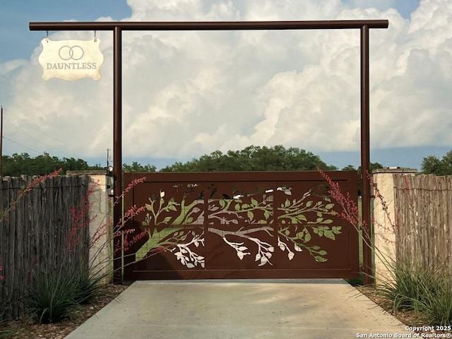 2444 Purgatory, New Braunfels, TX 78132 - gate featuring fence