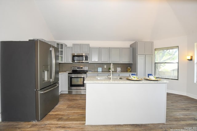 8318 Tiguex, Universal City, TX 78148 - kitchen featuring stainless steel appliances, a sink, gray cabinets, decorative backsplash, and dark wood-style flooring