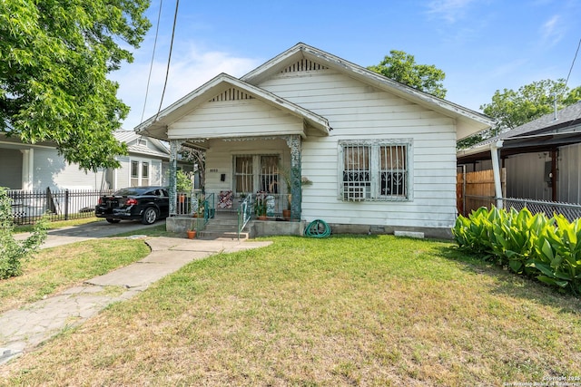 2606 W Travis St, San Antonio, TX 78207 - bungalow-style house with a porch