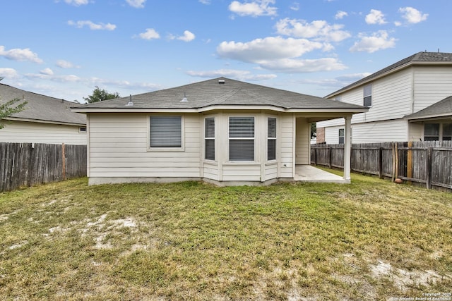 10374 Oakwood Crst, San Antonio, TX 78245 - back of property with a patio