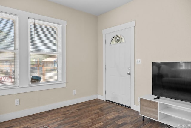 1726 Center, San Antonio, TX 78202 - entryway featuring dark wood-type flooring and baseboards