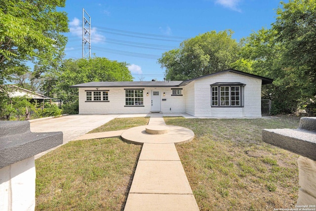 97 Denton, San Antonio, TX 78213 - single story home featuring a front lawn