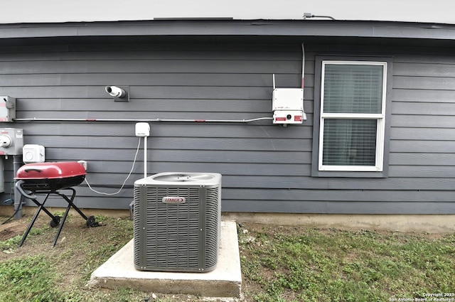 923 Cook Bnd, San Antonio, TX 78221 - exterior view of central AC and electric meter