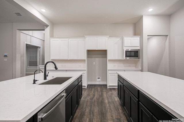 557 Poe Pkwy, Castroville, TX 78009 - kitchen featuring a sink, dishwasher, built in microwave, dark cabinets, and recessed lighting