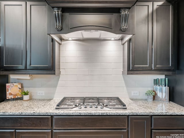 126 Stout Cv, Cibolo, TX 78108 - kitchen featuring stainless steel gas cooktop, decorative backsplash, dark brown cabinets, and custom exhaust hood