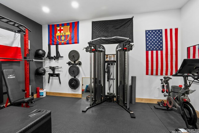 113 Carino Cv, Boerne, TX 78006 - exercise room featuring baseboards
