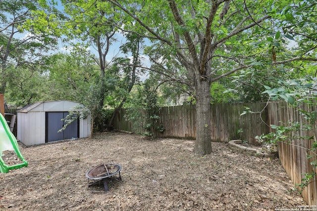 15527 Legend Spgs, San Antonio, TX 78247 - fenced backyard featuring an outdoor fire pit