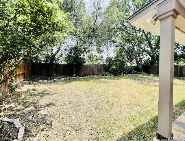 9208 Bowen, San Antonio, TX 78250 - view of yard