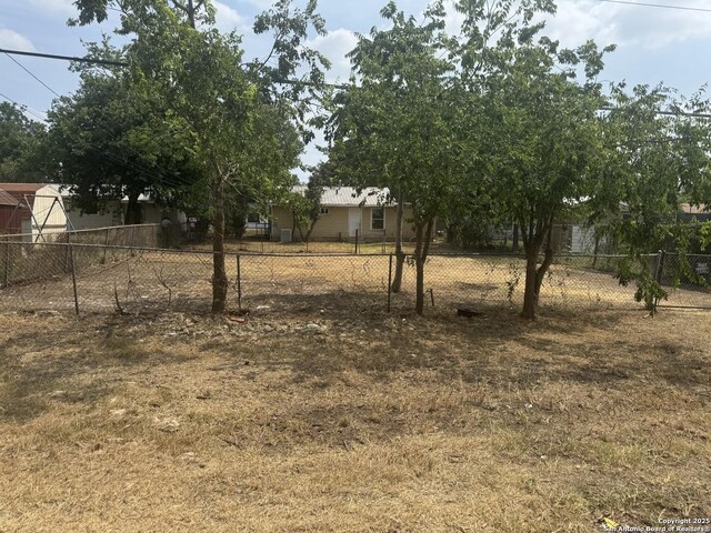 3711 Southport, San Antonio, TX 78223 - view of yard