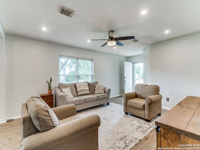16402 Blanco Ky, San Antonio, TX 78247 - living area with recessed lighting, ceiling fan, baseboards, light wood-style floors, and a textured ceiling