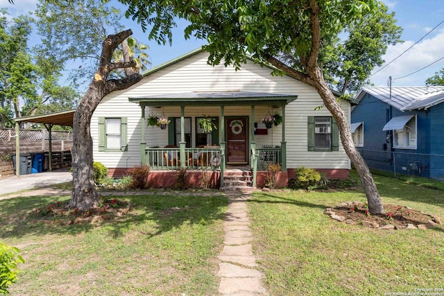 859 Pine St, New Braunfels, TX 78130 - bungalow-style home with covered porch