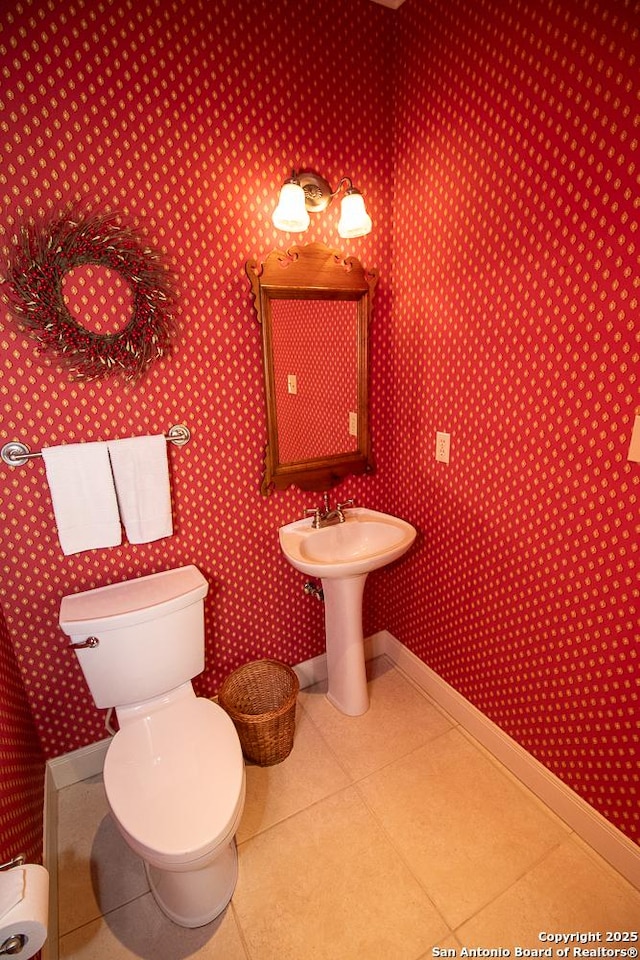 8333 Triple Crown, Boerne, TX 78015 - bathroom featuring wallpapered walls, toilet, and baseboards