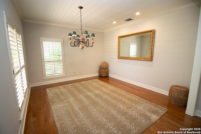 8333 Triple Crown, Boerne, TX 78015 - empty room with wood finished floors, a chandelier, ornamental molding, baseboards, and recessed lighting