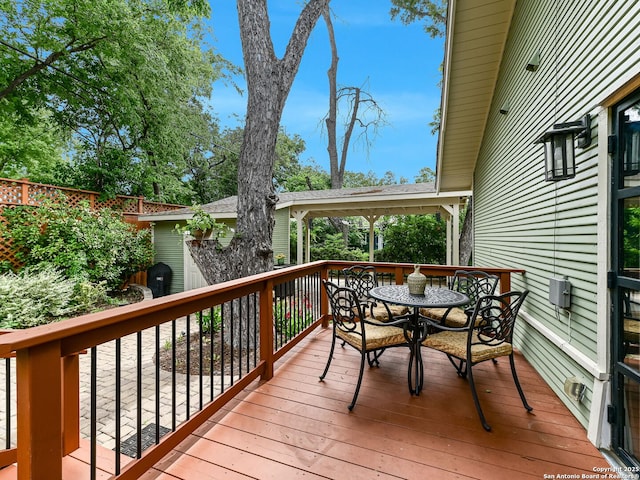 207 Queen Anne, San Antonio, TX 78209 - wooden terrace with outdoor dining space