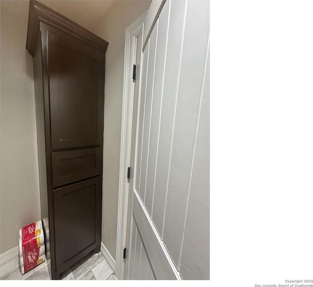 1924 Owens Ave, Groves, TX 77619 - detailed view of baseboards