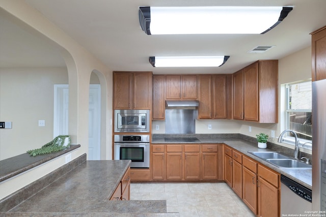 11106 Shetland Hls, San Antonio, TX 78254 - kitchen with stainless steel appliances, a sink, under cabinet range hood, and brown cabinets