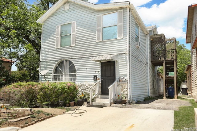 311 W Malone Ave, San Antonio, TX 78214 - view of front facade featuring a deck and a patio area