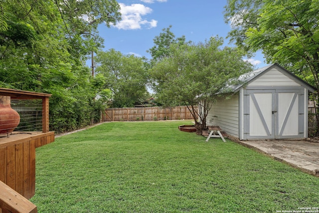 1023 Gramercy, San Antonio, TX 78201 - view of yard