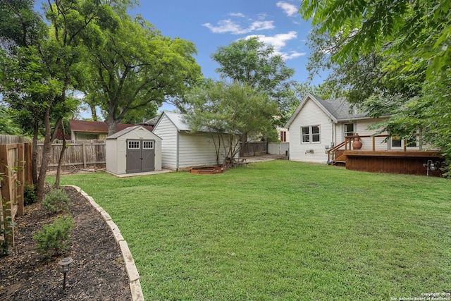 1023 Gramercy, San Antonio, TX 78201 - view of yard featuring a deck