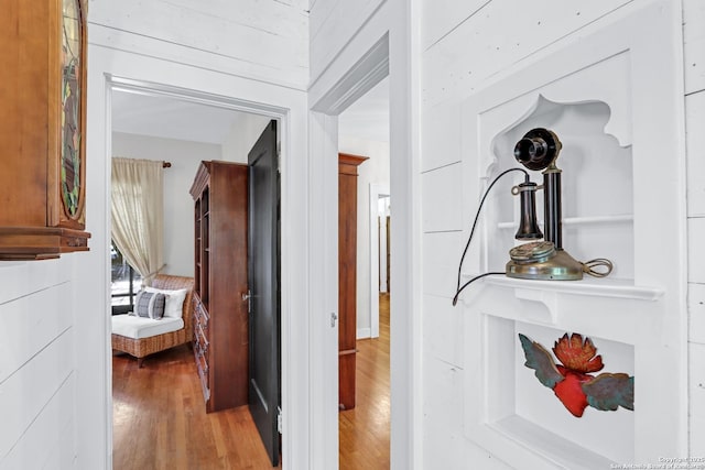 129 E Evergreen, Boerne, TX 78006 - corridor featuring wood finished floors