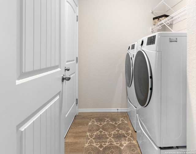 700 Ridge Vw, Seguin, TX 78155 - washroom featuring washer and clothes dryer, wood finished floors, and baseboards