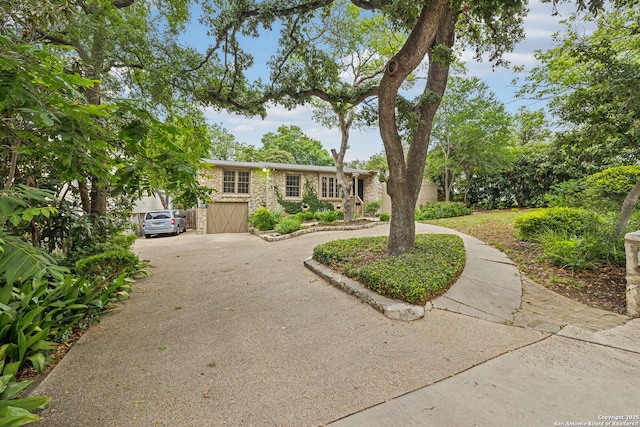 113 E Sunset, San Antonio, TX 78209 - view of front of property featuring curved driveway