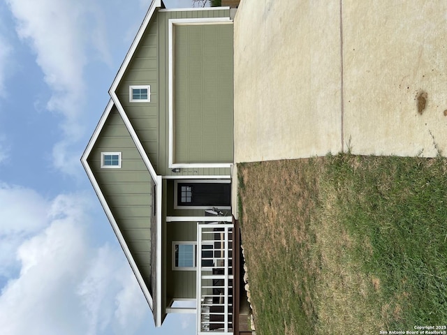 112 Agave Cir, Jourdanton, TX 78026 - view of front of property with stucco siding