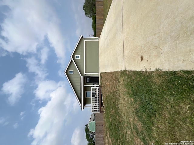 112 Agave Cir, Jourdanton, TX 78026 - view of front of home