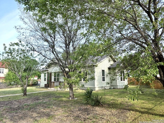 911 Florida, San Antonio, TX 78210 - obstructed view of property with a front lawn