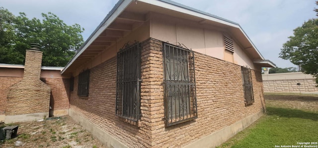 4010 Loop 410, San Antonio, TX 78229 - view of side of property featuring brick siding and a yard