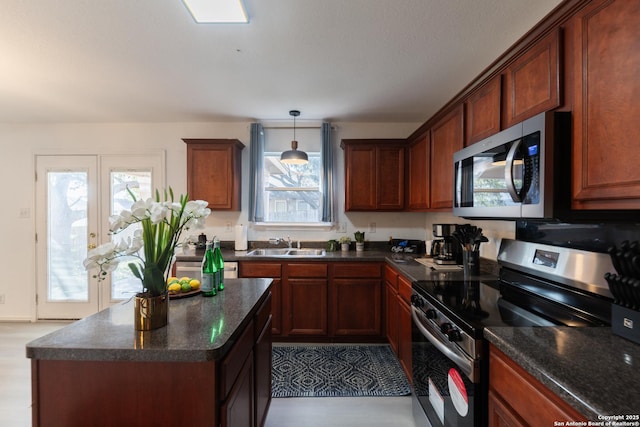 10819 Indigo, San Antonio, TX 78239 - kitchen with appliances with stainless steel finishes, a sink, healthy amount of natural light, and a center island