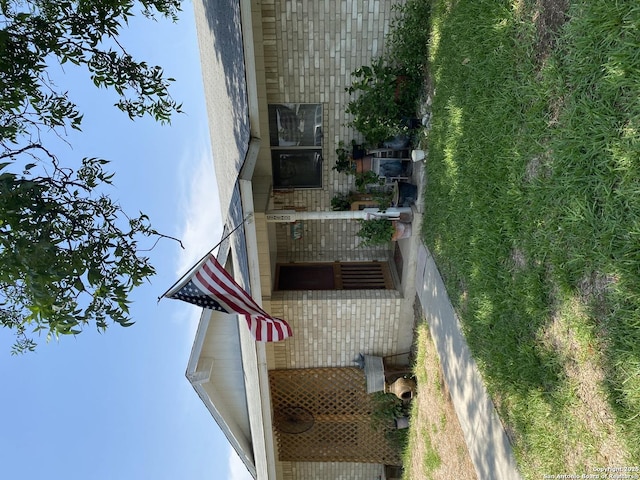 608 E Daniel, Uvalde, TX 78801 - view of stairway