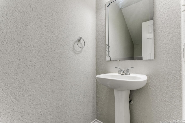 16311 Kentucky Rdg, Selma, TX 78154 - bathroom with a textured wall and a sink