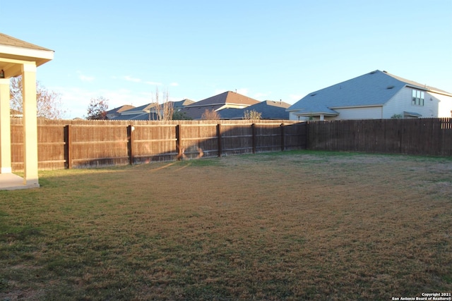 9118 Hogarten, Converse, TX 78109 - view of yard