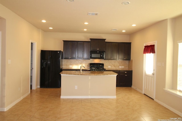 9118 Hogarten, Converse, TX 78109 - kitchen with black appliances, a sink, tasteful backsplash, an island with sink, and recessed lighting