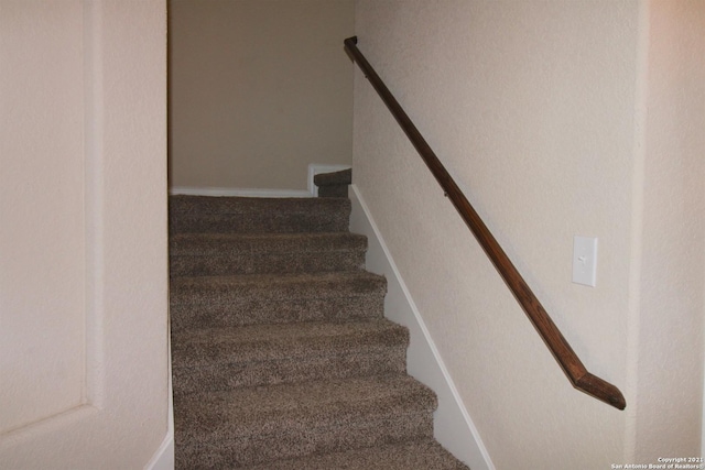 9118 Hogarten, Converse, TX 78109 - stairs with carpet