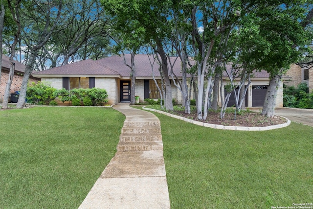 9215 Standing Crk, San Antonio, TX 78230 - mid-century modern home with a front lawn, a garage, and driveway