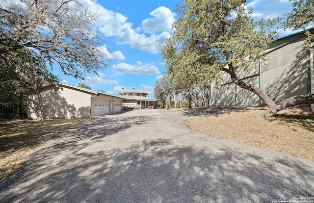 8060 Prue, San Antonio, TX 78249 - view of asphalt driveway