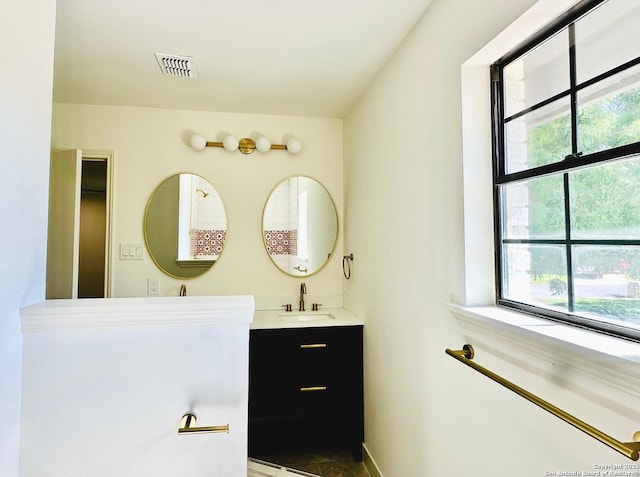 520 Sagecrest Dr, Hollywood Park, TX 78232 - full bath with healthy amount of natural light and vanity