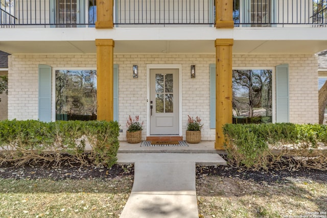 146 Canyon Oaks, Hollywood Park, TX 78232 - doorway to property featuring a balcony, brick siding, and a porch