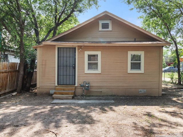 427 Goodrich, San Antonio, TX 78201 - view of front facade with entry steps and crawl space
