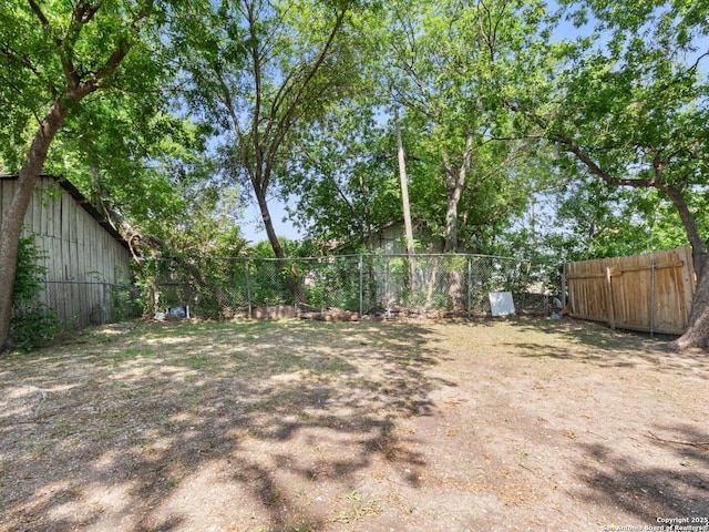 427 Goodrich, San Antonio, TX 78201 - view of fenced backyard