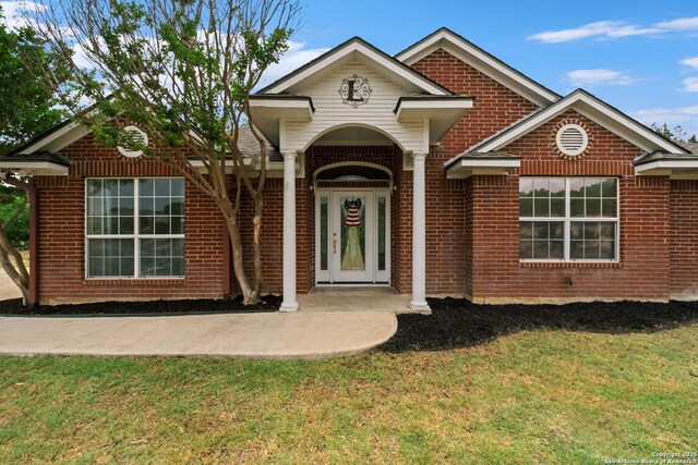 113 Fannin Dr, Kerrville, TX 78028 - view of front of property featuring brick siding and a front yard
