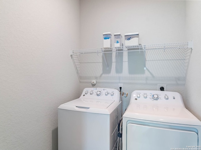 11547 Lightning Way, San Antonio, TX 78245 - laundry room featuring independent washer and dryer and a textured wall