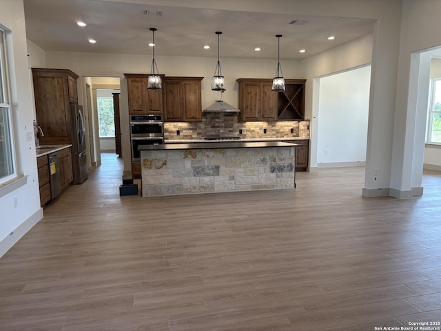 811 Horseshoe Fls, Bandera, TX 78003 - kitchen featuring stainless steel appliances, decorative backsplash, healthy amount of natural light, recessed lighting, and baseboards