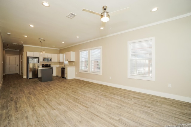 2115 W Houston, San Antonio, TX 78207 - unfurnished living room with ornamental molding, recessed lighting, ceiling fan, light wood finished floors, and baseboards