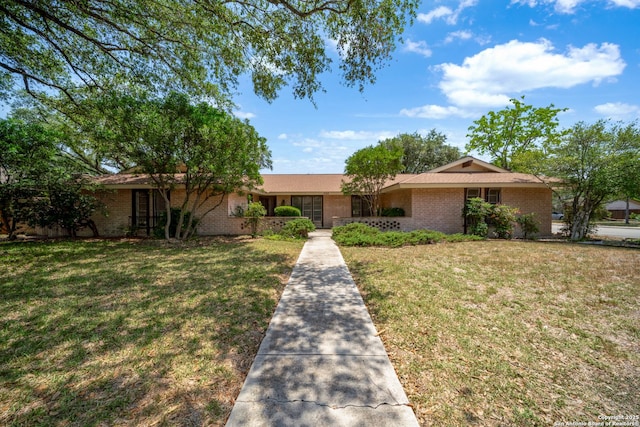 402 Waycrest, Windcrest, TX 78239 - single story home featuring brick siding and a front yard
