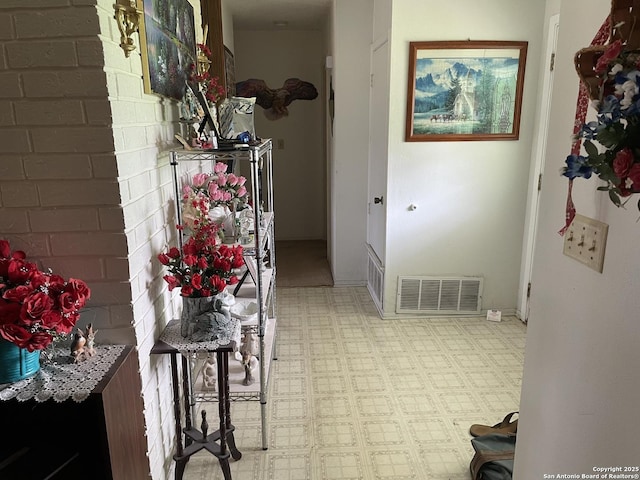 6823 S Whitland, San Antonio, TX 78239 - hallway featuring light flooring