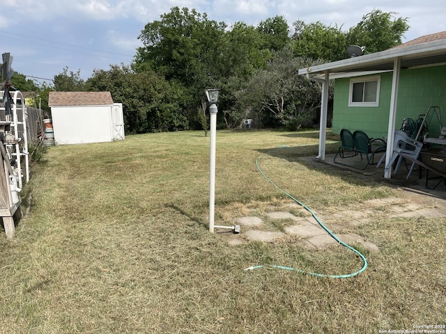 6823 S Whitland, San Antonio, TX 78239 - view of grassy yard